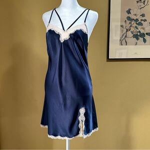 ♥️VICTORIA'S SECRET
Blue Satin with Pale Pink Lace-Trim Mini Slip - Petite